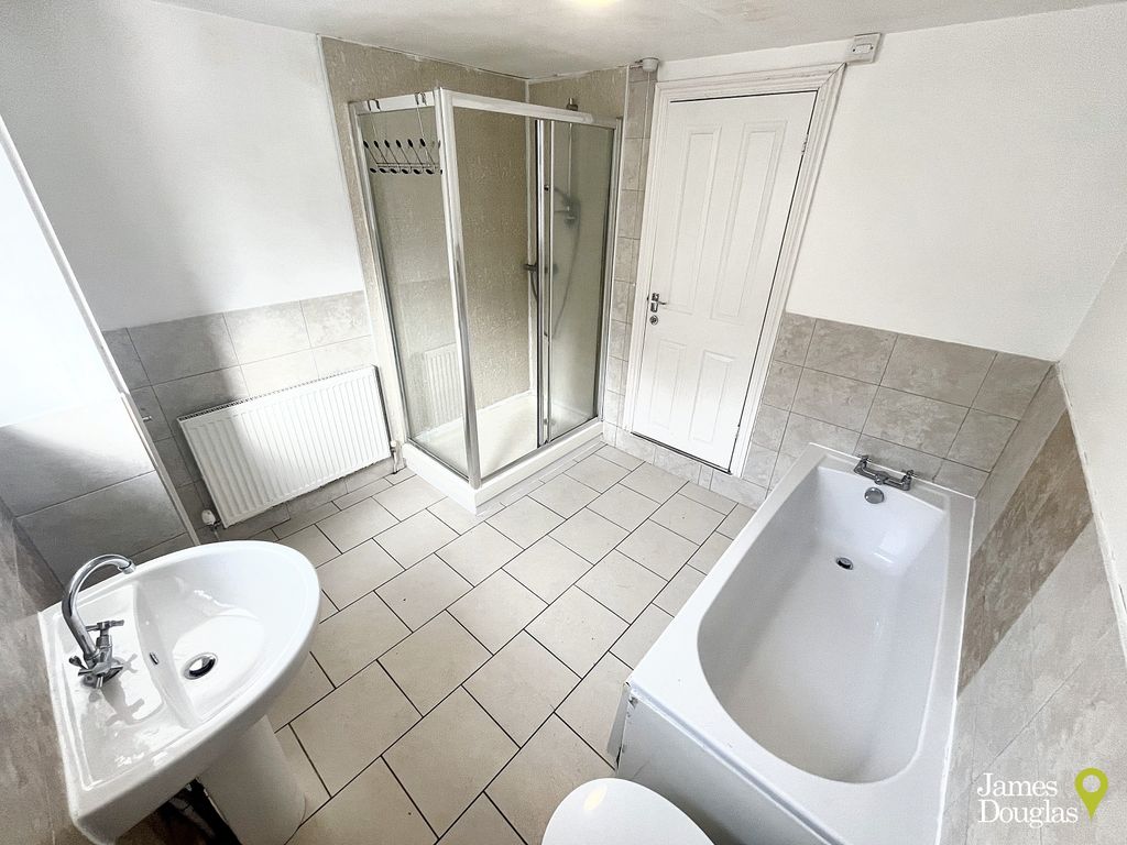 Property photo 3 of 20 Bath1