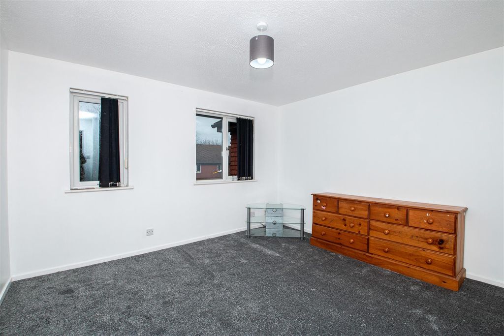 Property photo 3 of 8 61Pet_1.Jpg