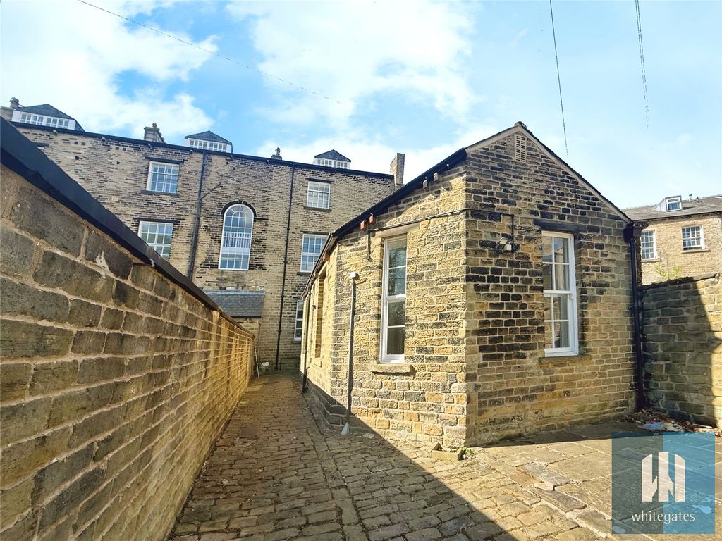 Property photo 3 of 14 Picture No. 02