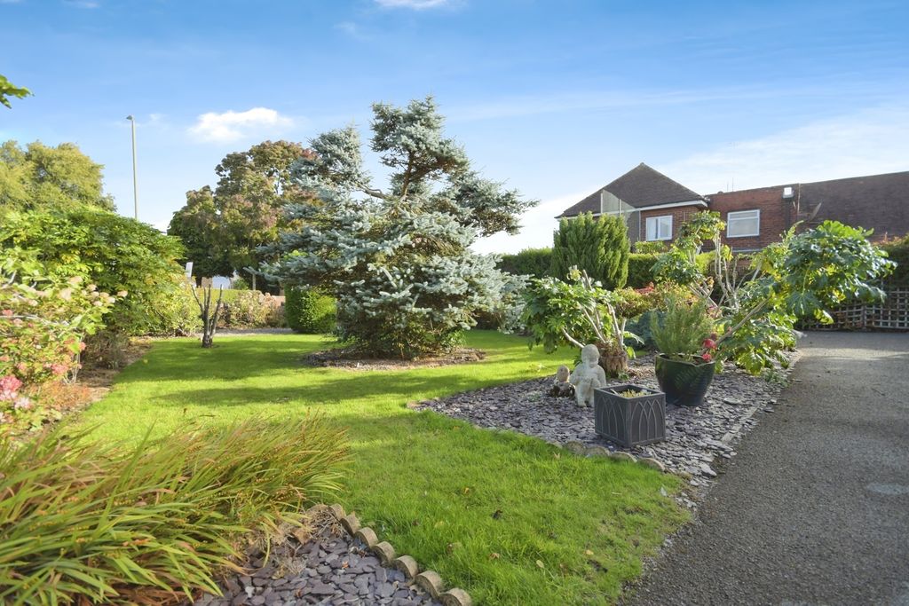 Property photo 2 of 17 Photo