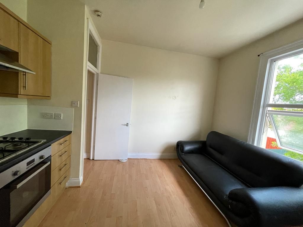 Property photo 3 of 6 Gallery