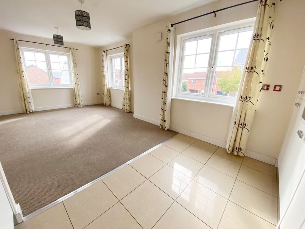 Property photo 3 of 9 7