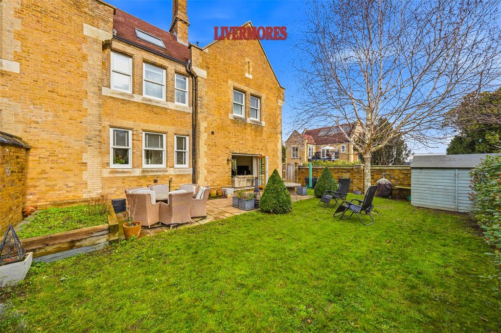 Property photo 2 of 30 Garden.Jpg