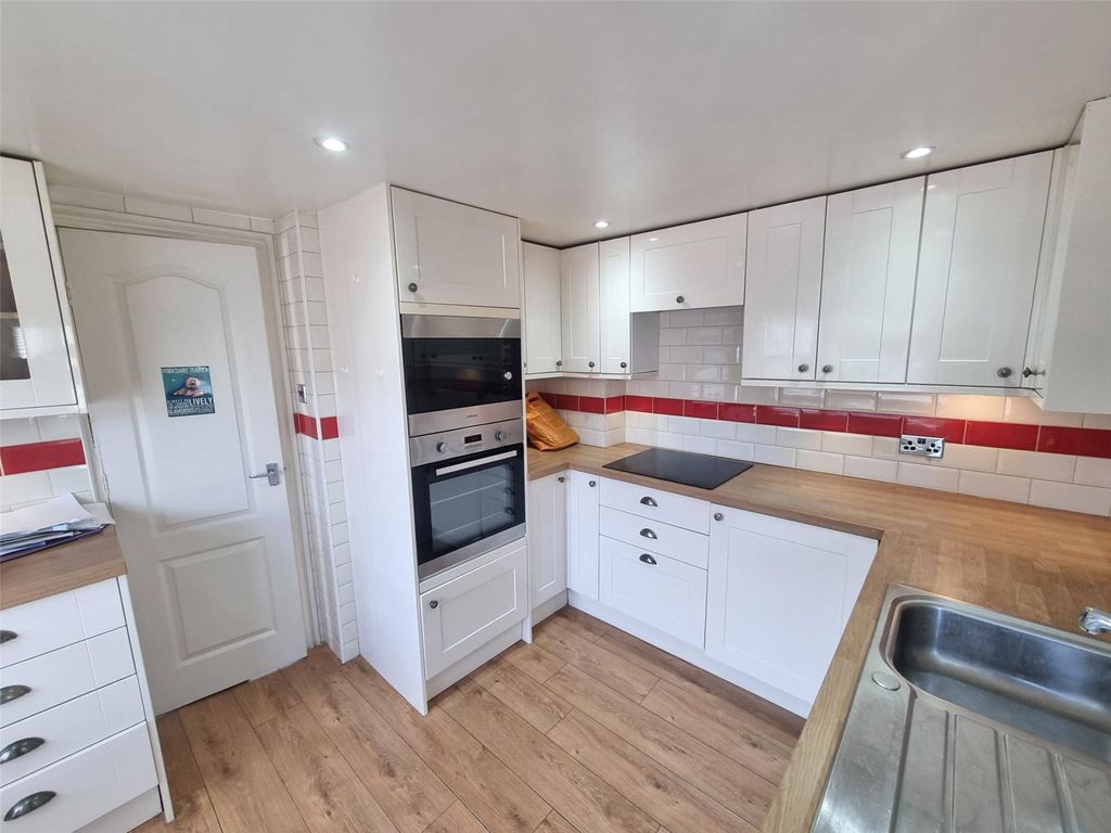 Property photo 2 of 13 Picture No. 04