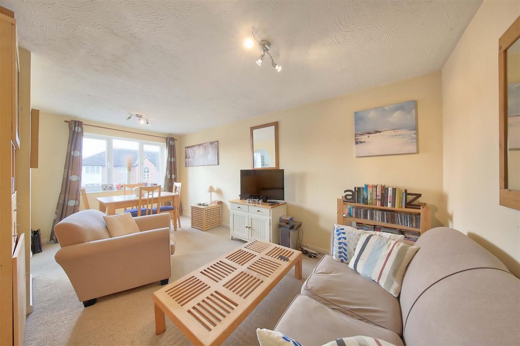 Property photo 1 of 9 26_Peartree_Avenue_Image10_15777_4.Jpg