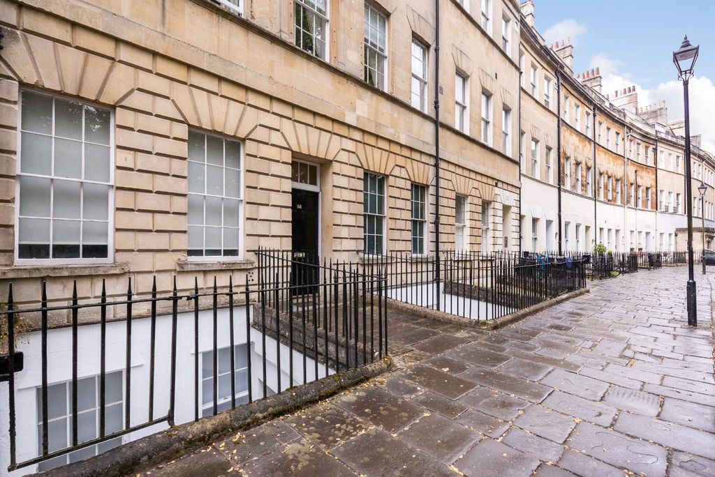Property photo 2 of 15 F5, 33 Grosvenor Place, Bath, Ba1 6Ba-2.Jpg