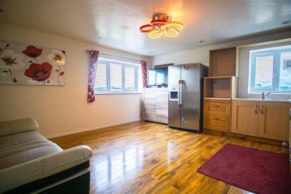 Property photo 2 of 6 Reception / Kitchen