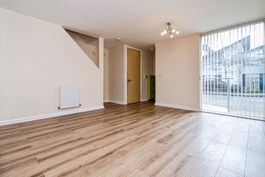 Property photo 3 of 12 Photo