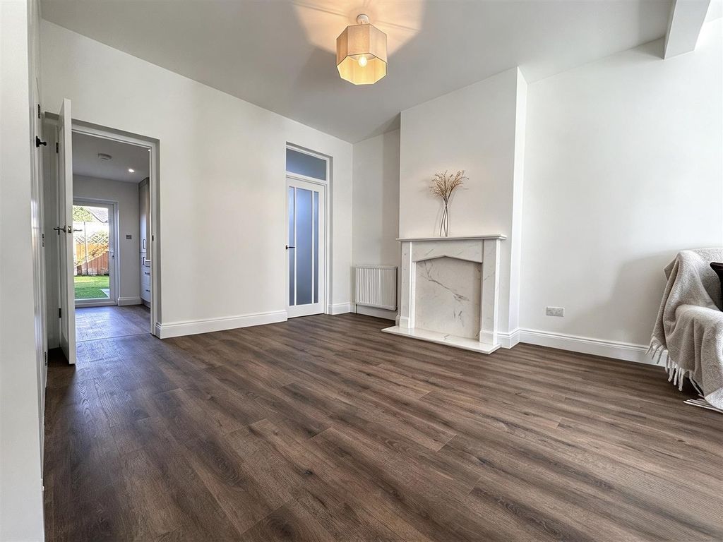 Property photo 3 of 26 6Dd37536-7236-4A55-8394-72340E9B4F6E.Jpg