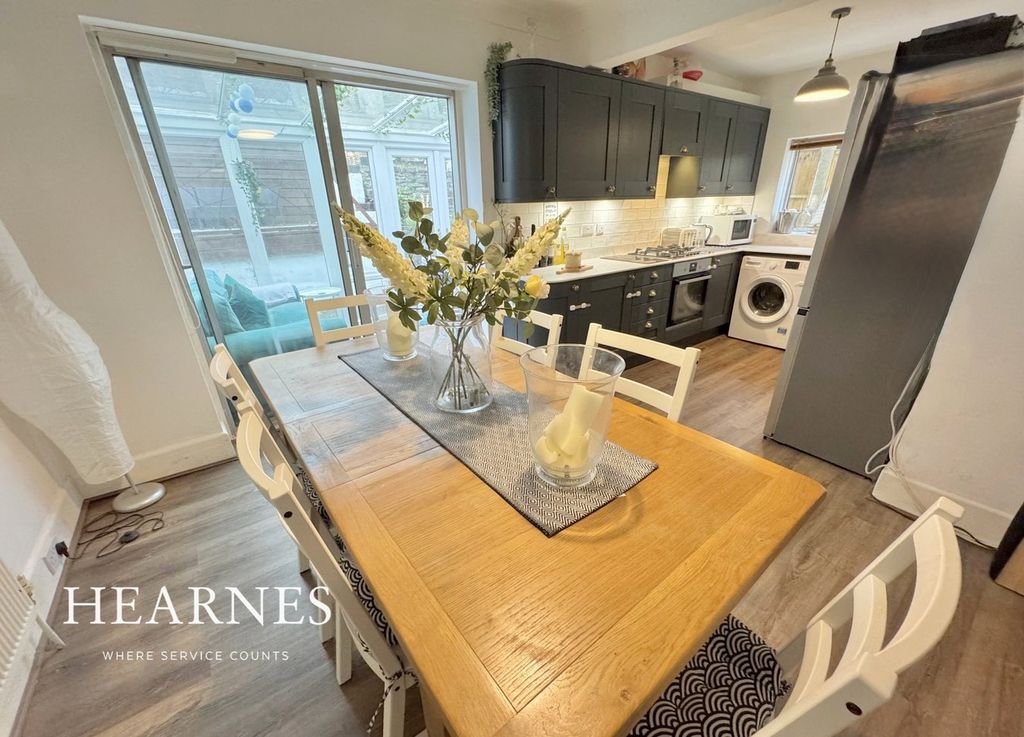 Property photo 2 of 25