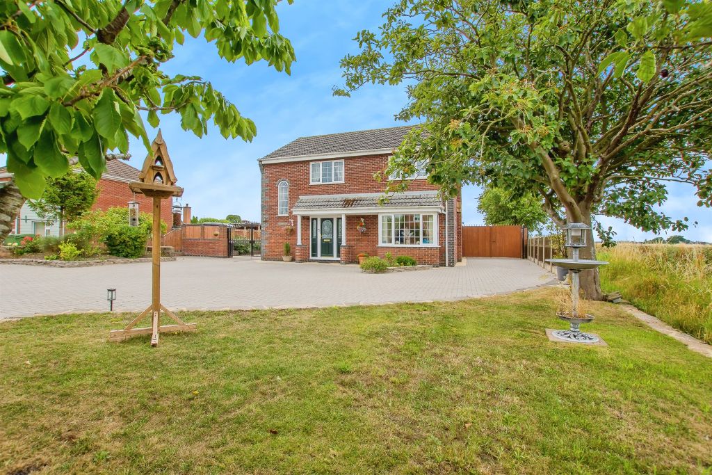Property photo 2 of 27