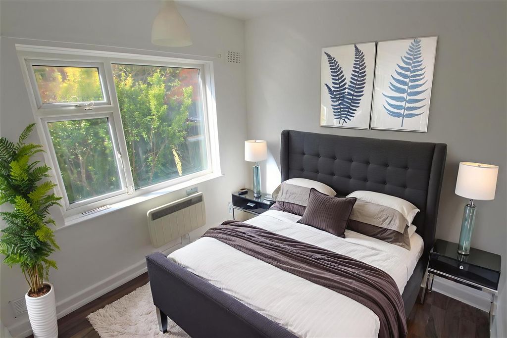 Property photo 2 of 4 7 - Bedroom - Modern - 2.Jpg