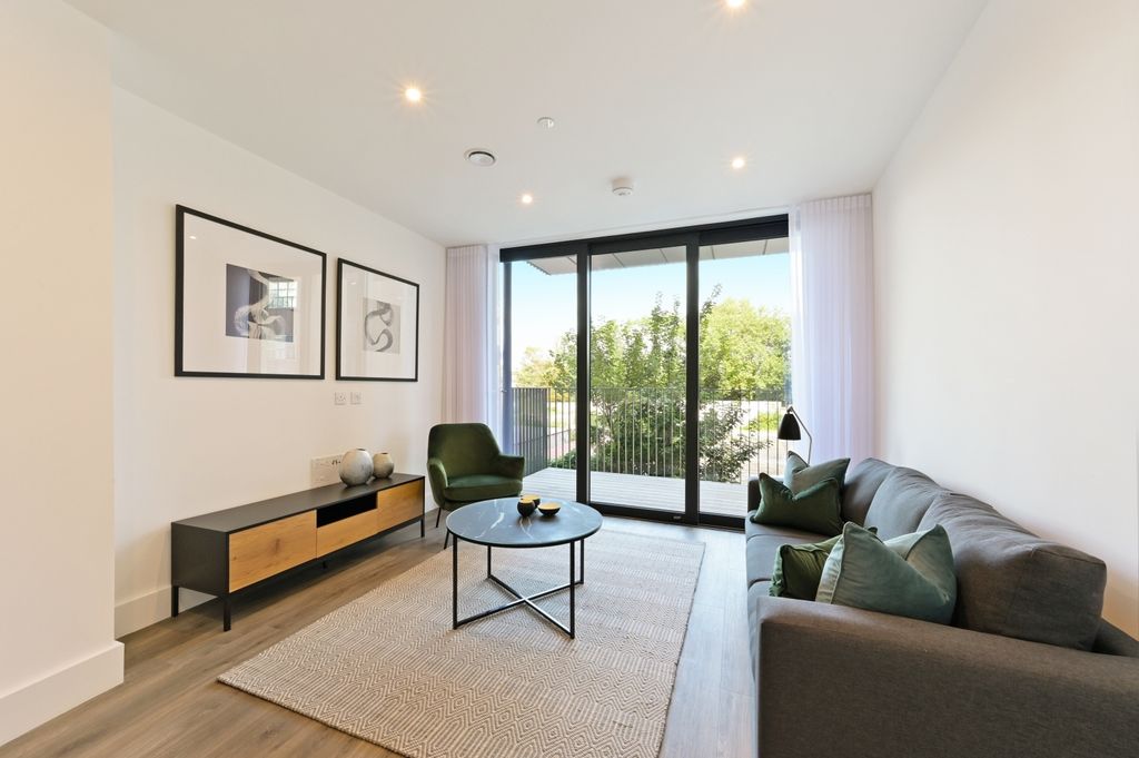 Property photo 1 of 11 Living