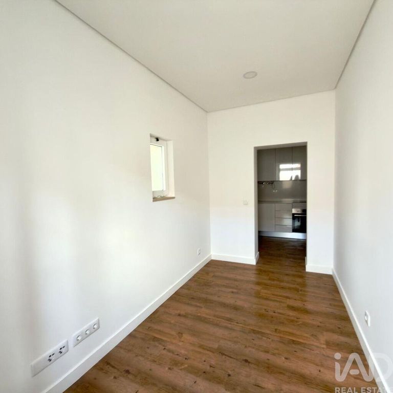 Property photo 2 of 27