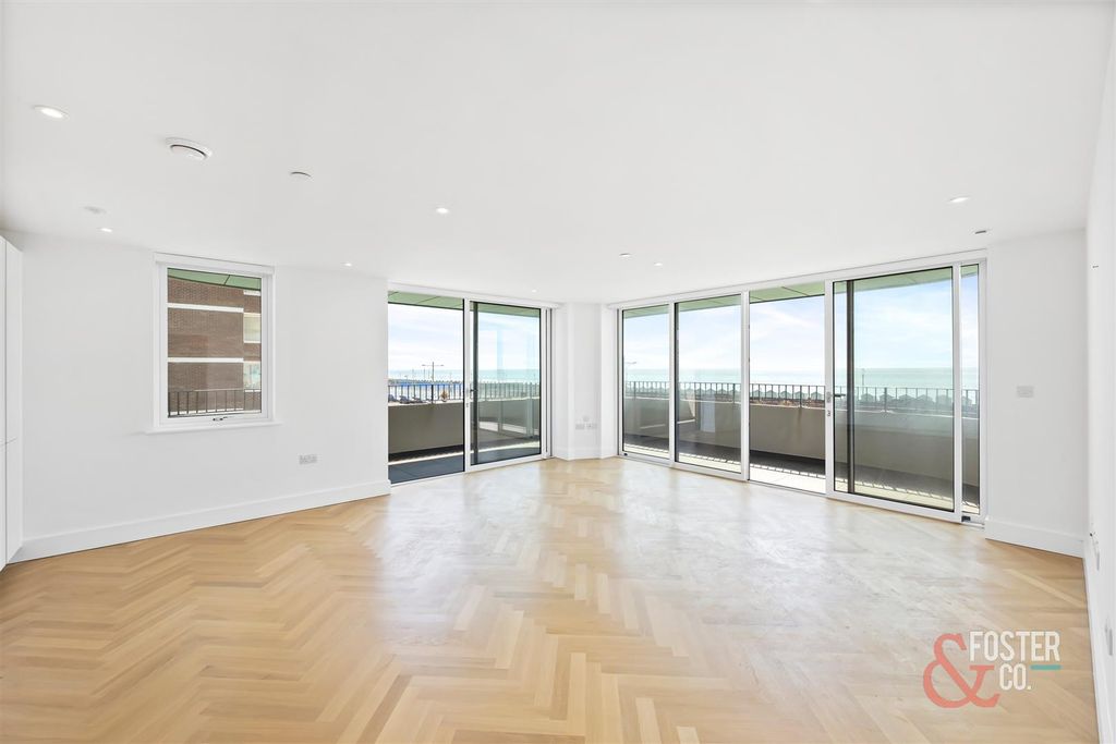 Property photo 3 of 19 Flat 11-008.Jpg