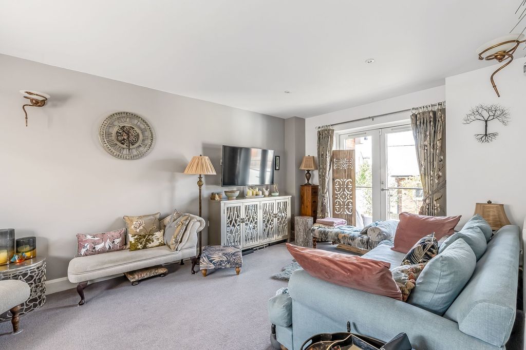 Property photo 3 of 27