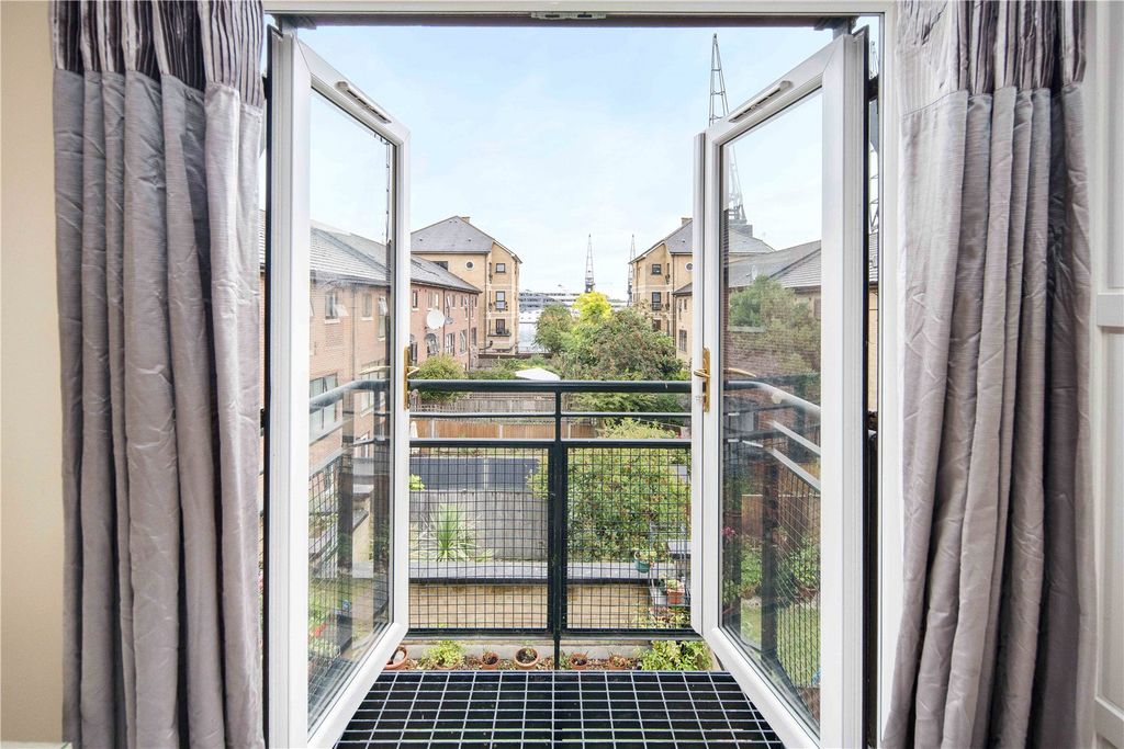 Property photo 2 of 9 Balcony