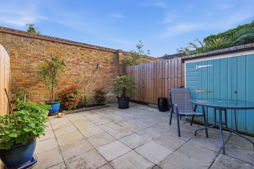 Property photo 2 of 18 2