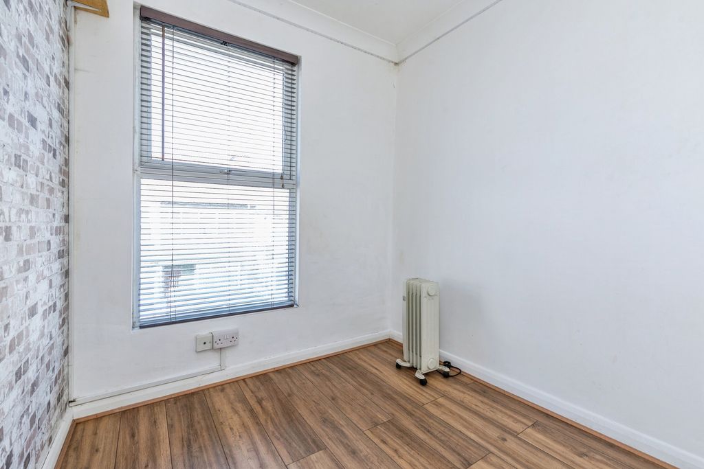 Property photo 3 of 19 Pbox-Img.Jpg