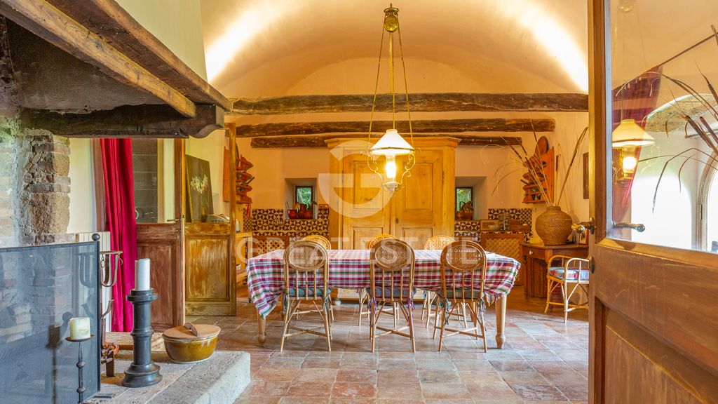 Property photo 2 of 80 Interiors