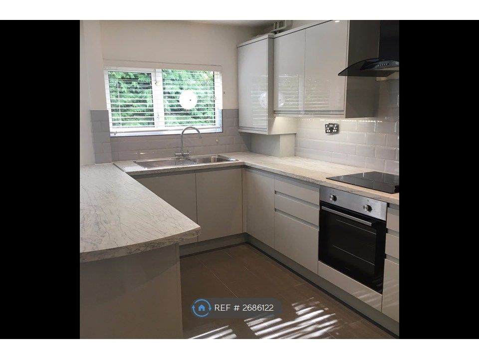 Property photo 2 of 11 Kitchen