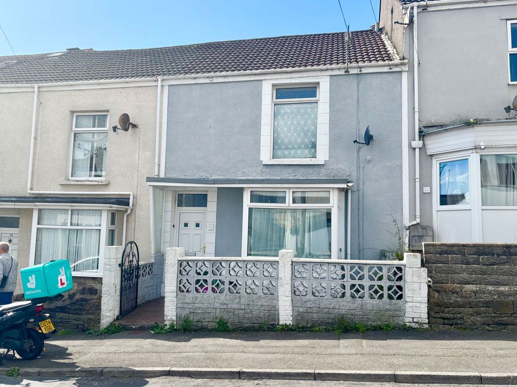 Property photo 1 of 12