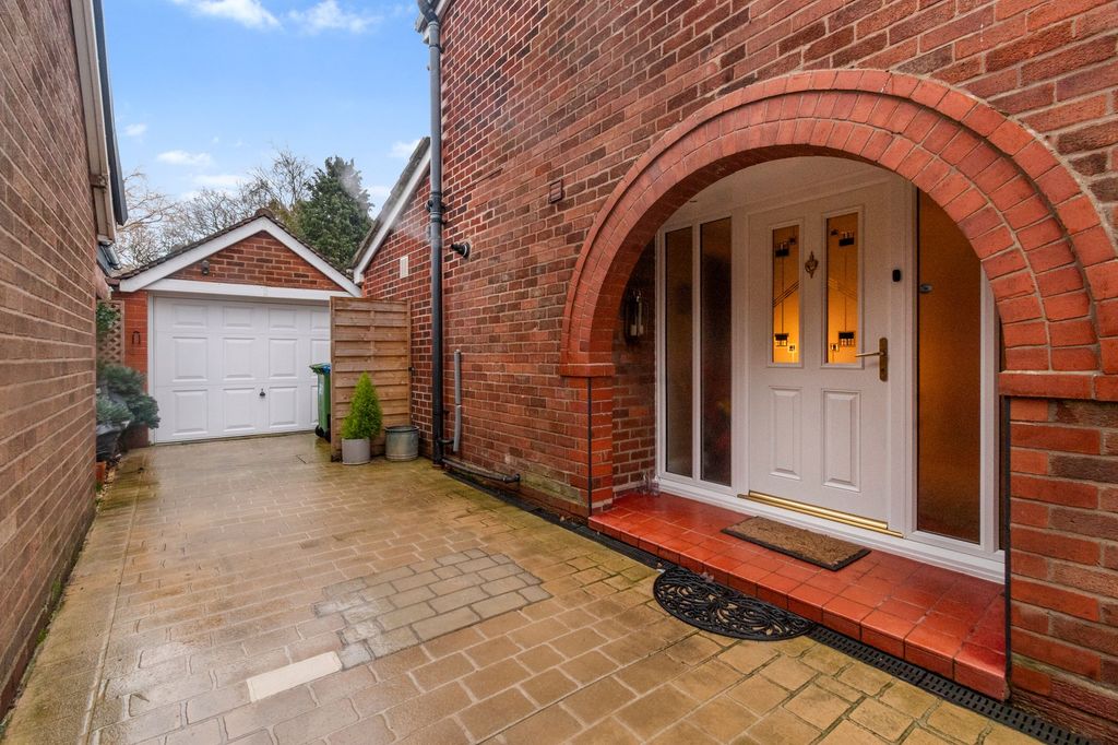 Property photo 2 of 43