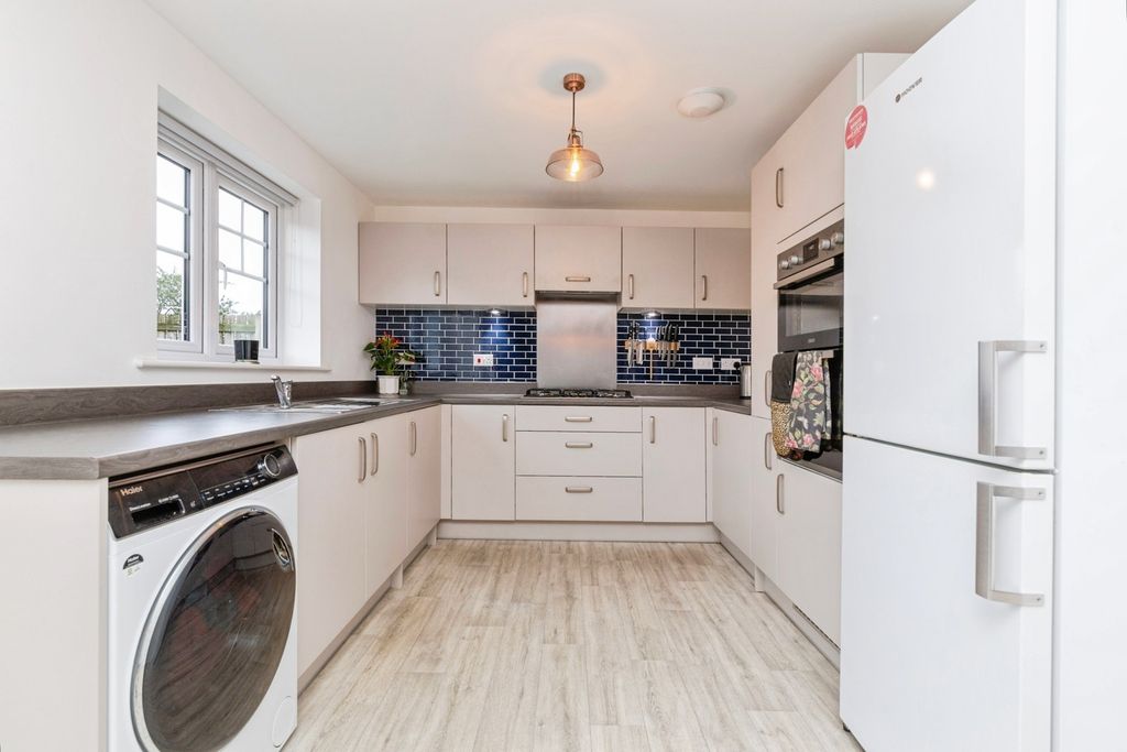 Property photo 3 of 22 Pbox-Img.Jpg