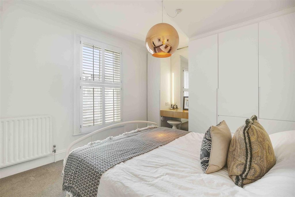 Property photo 3 of 11
