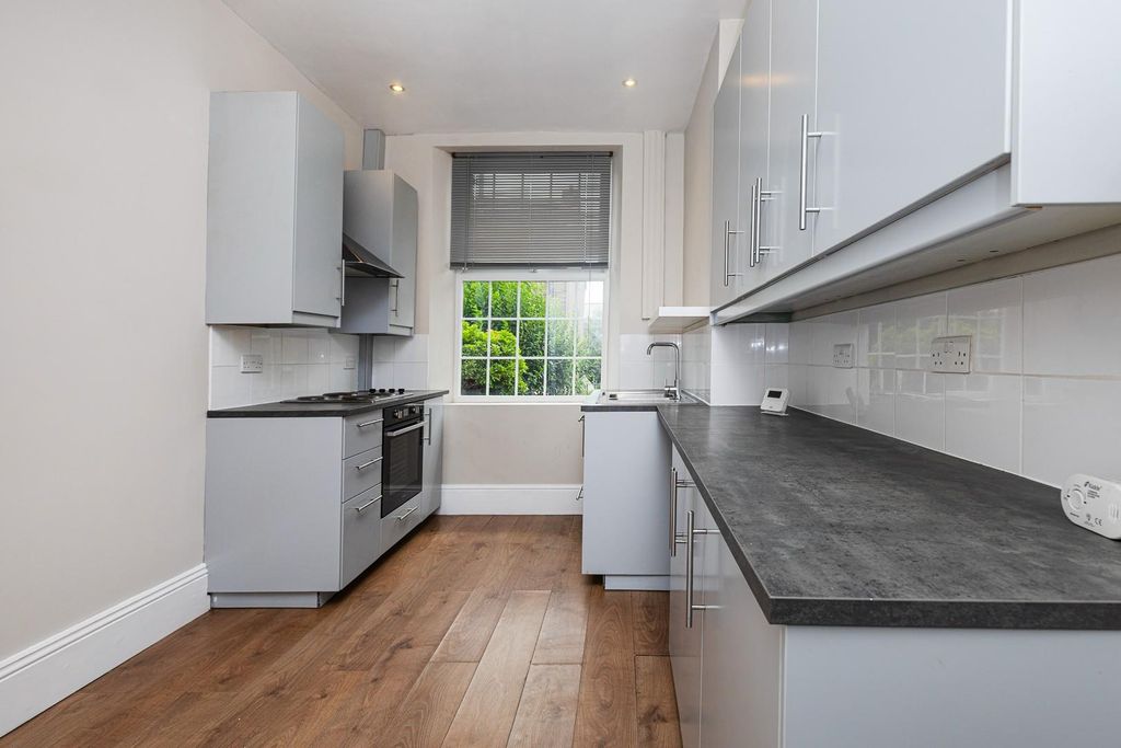 Property photo 2 of 18 Dining Kitchen