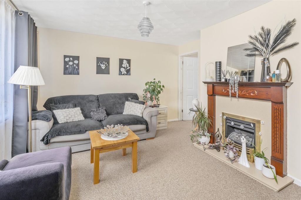 Property photo 2 of 11 9 Horton Road, Middleton Cheney-4.Jpg