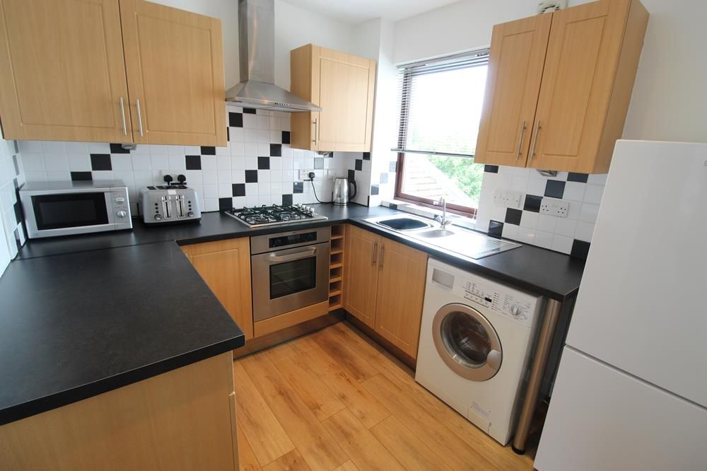 Property photo 3 of 11 Kitchen