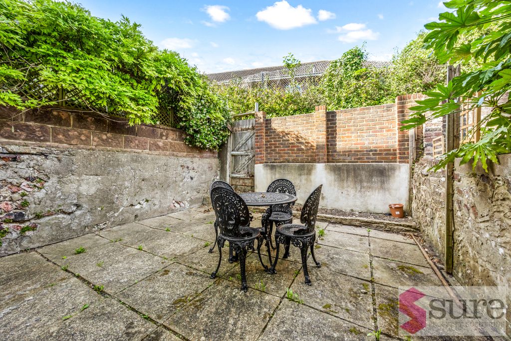 Property photo 2 of 18