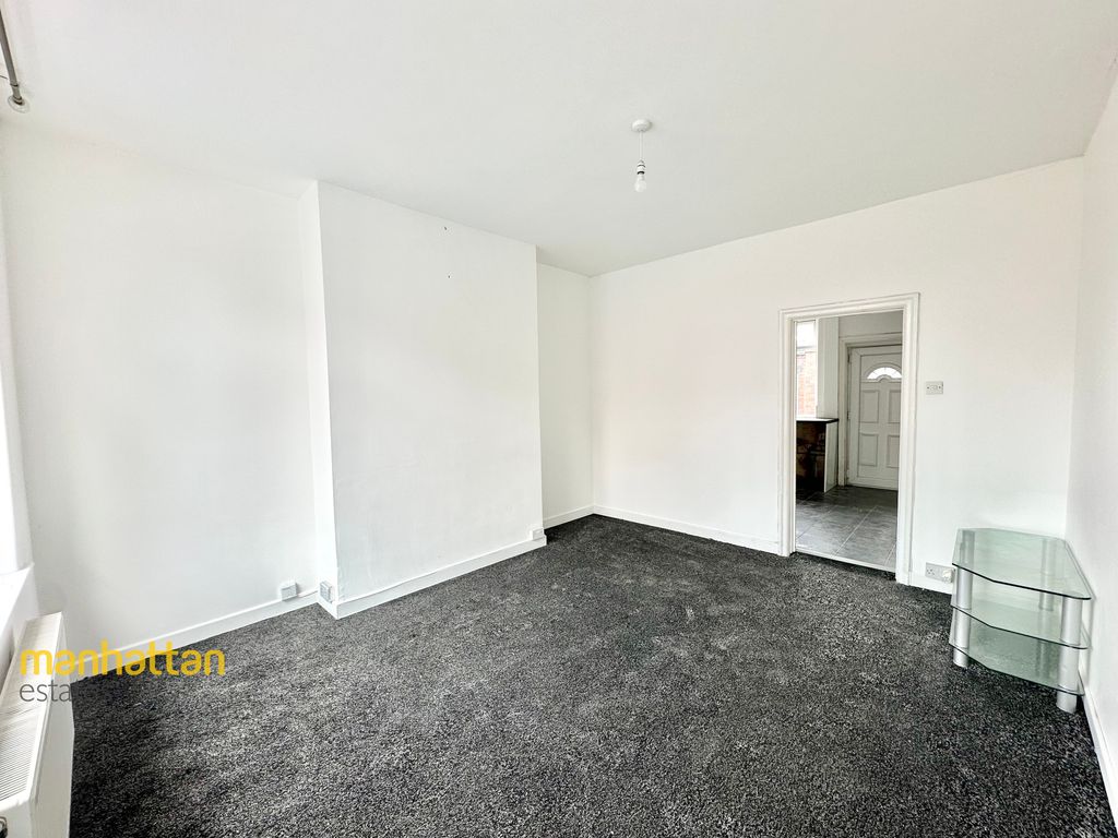 Property photo 2 of 11 Lounge