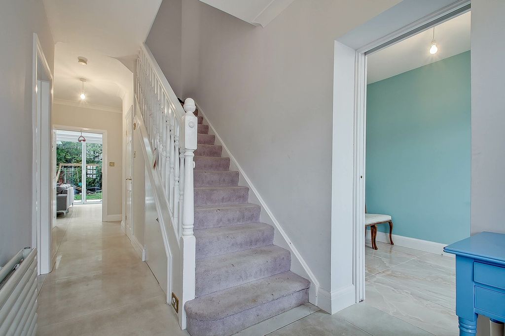 Property photo 2 of 25