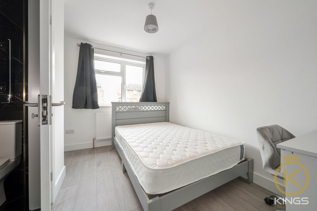 Property photo 2 of 6 Bedroom 3