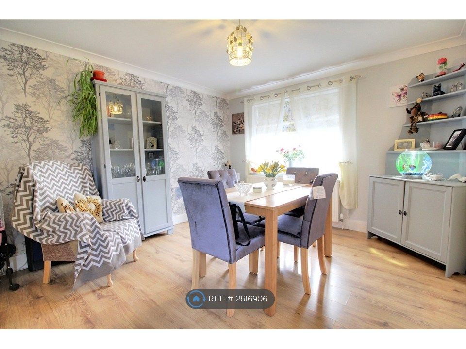 Property photo 3 of 10 Dining Room