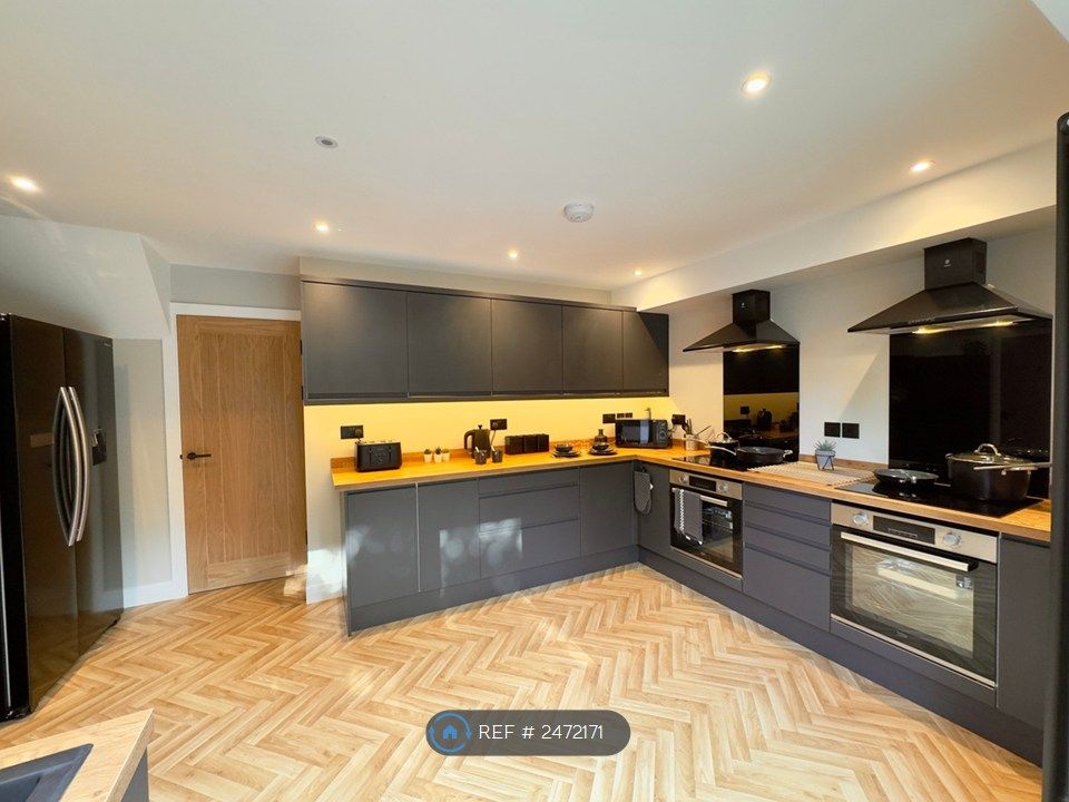 Property photo 3 of 26 Kitchen