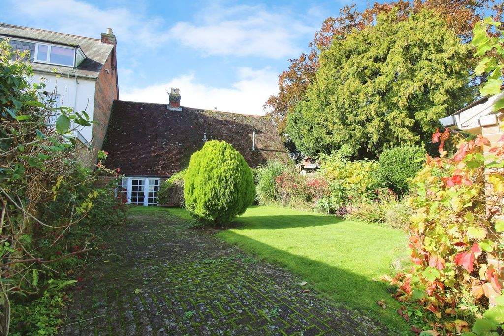 Property photo 2 of 20