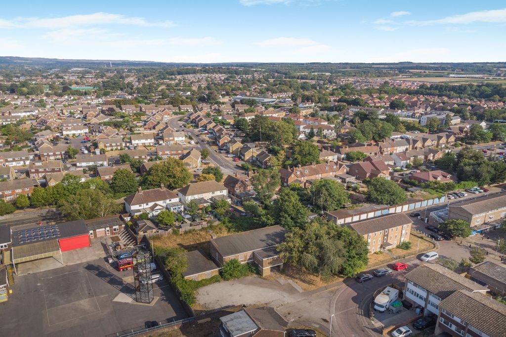 Property photo 3 of 4 72 Martin Square, Larkfield, Aylesford, Me20 6Qn