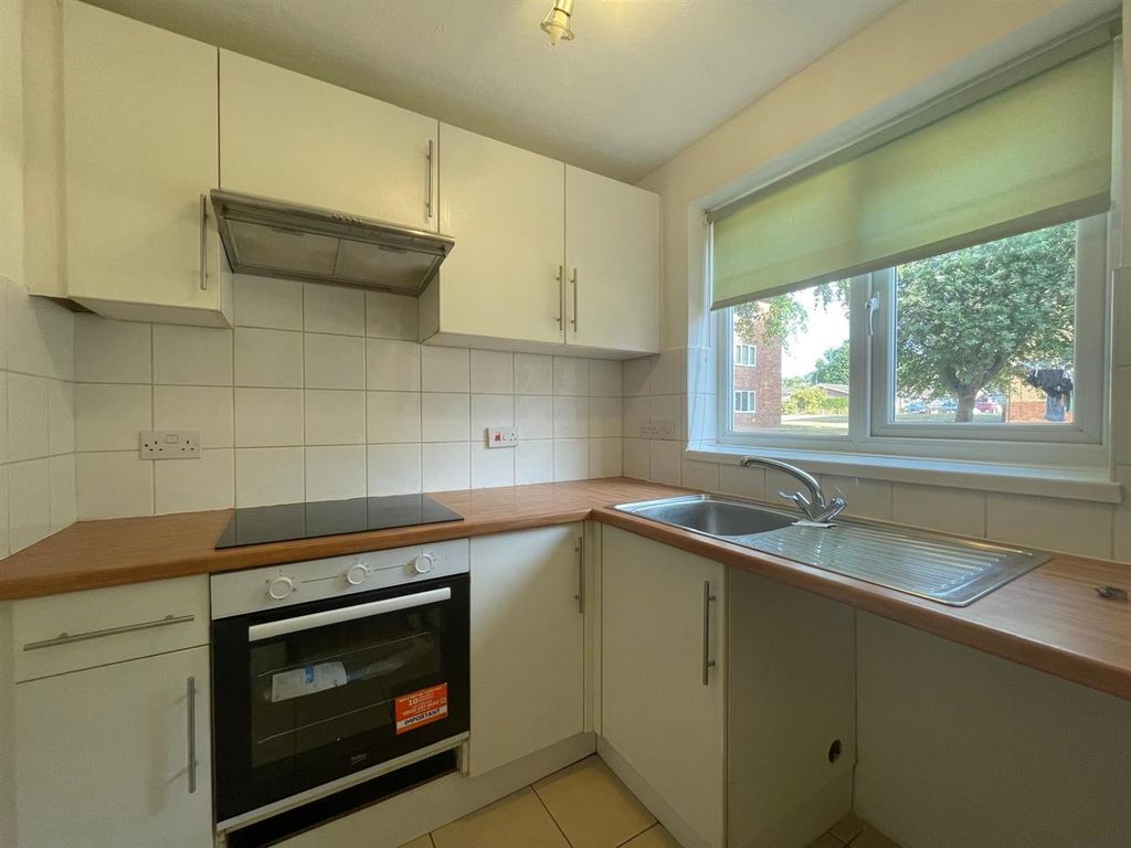 Property photo 2 of 7 Kitchen