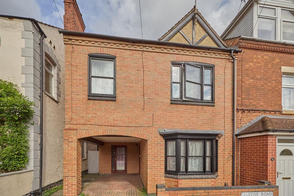 Property photo 1 of 10 Queens Road