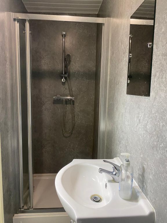 Property photo 3 of 11 Room