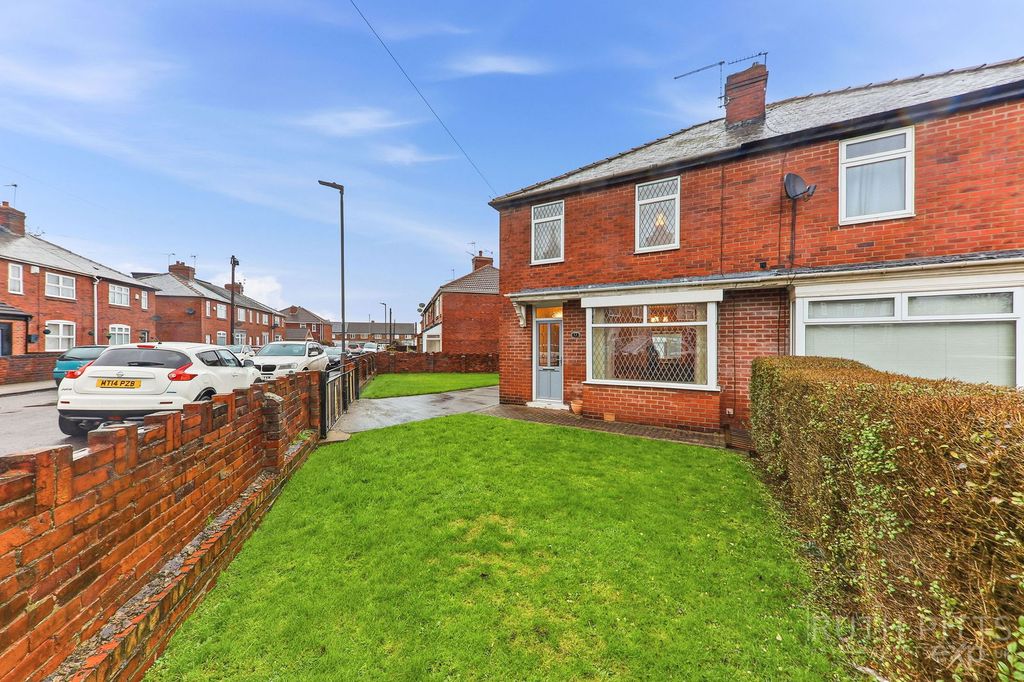 Property photo 2 of 27