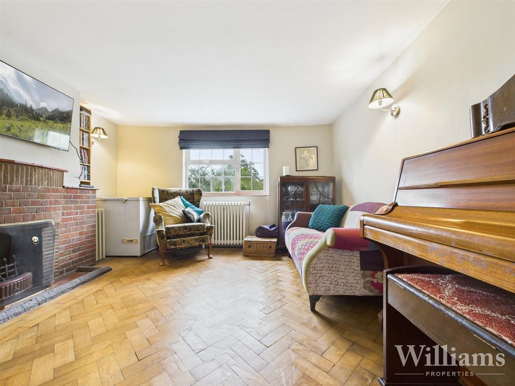 Property photo 3 of 25 Cam04950G0-Pr0127-Still006.Jpg