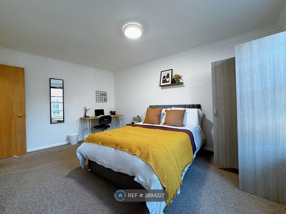 Property photo 3 of 16 Bedroom 1