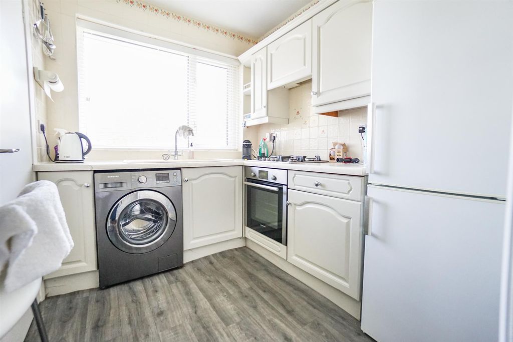 Property photo 3 of 23 Kitchen
