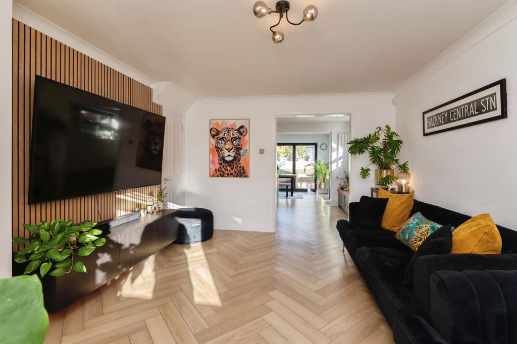 Property photo 3 of 22 41Mountviewclosevangebasildonss164Rn-2