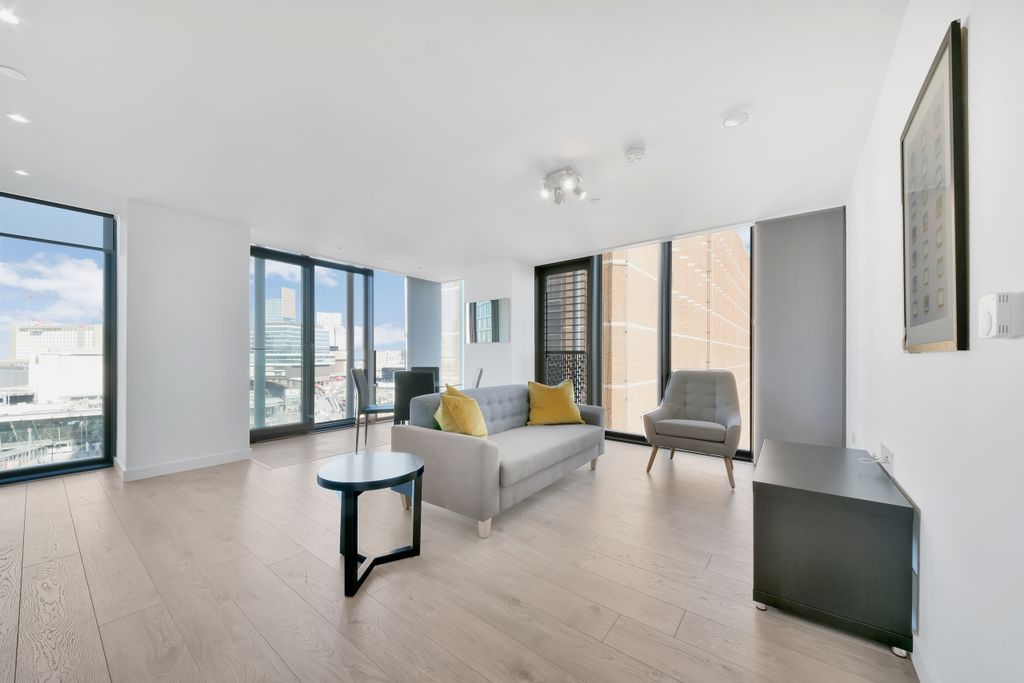 Property photo 1 of 15 Stratosphere Tower,