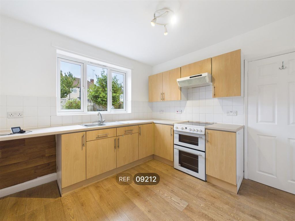 Property photo 3 of 9 Kitchen